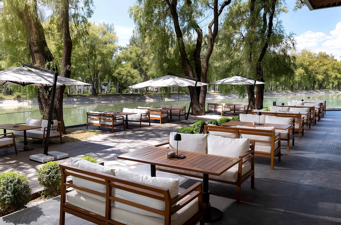Outdoor Restaurant Furniture for Extreme Climates: What Actually Works